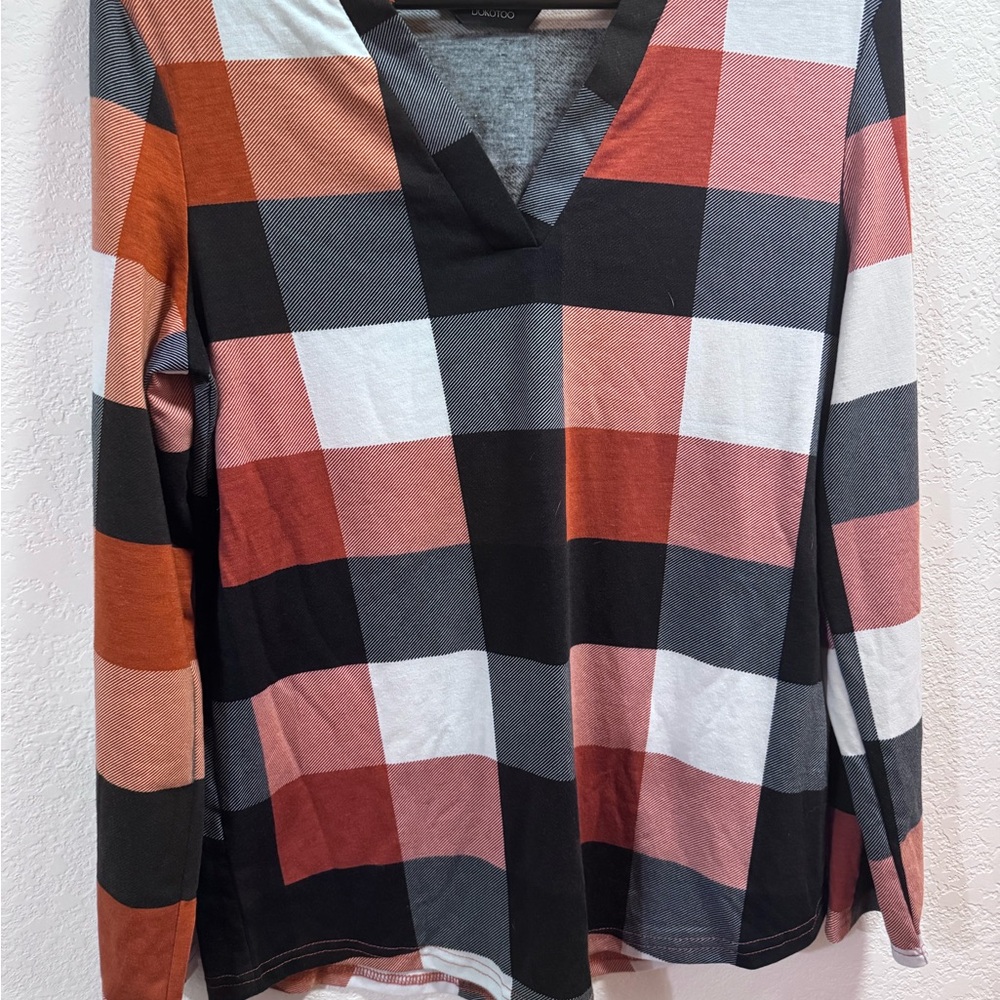 V-Neck Long Sleeve Plaid Top - Black & Rust